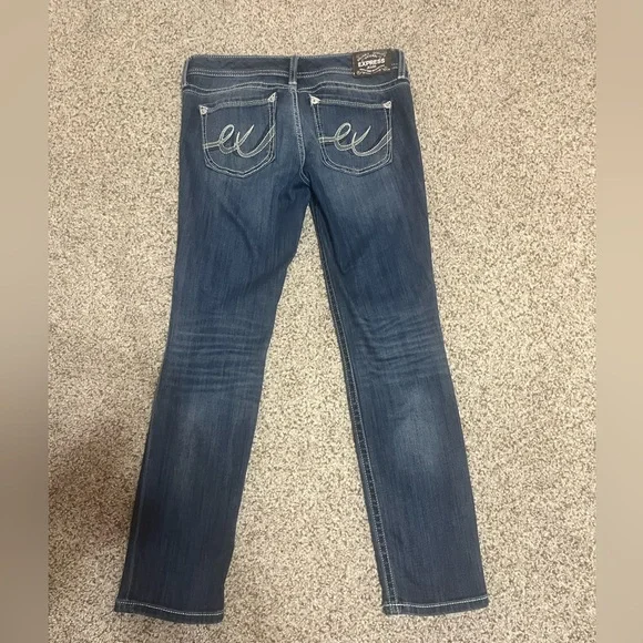 Express Jeans Dark Wash Mid Rise Bootcut Jeans – Size 6S - Picture 2 of 5